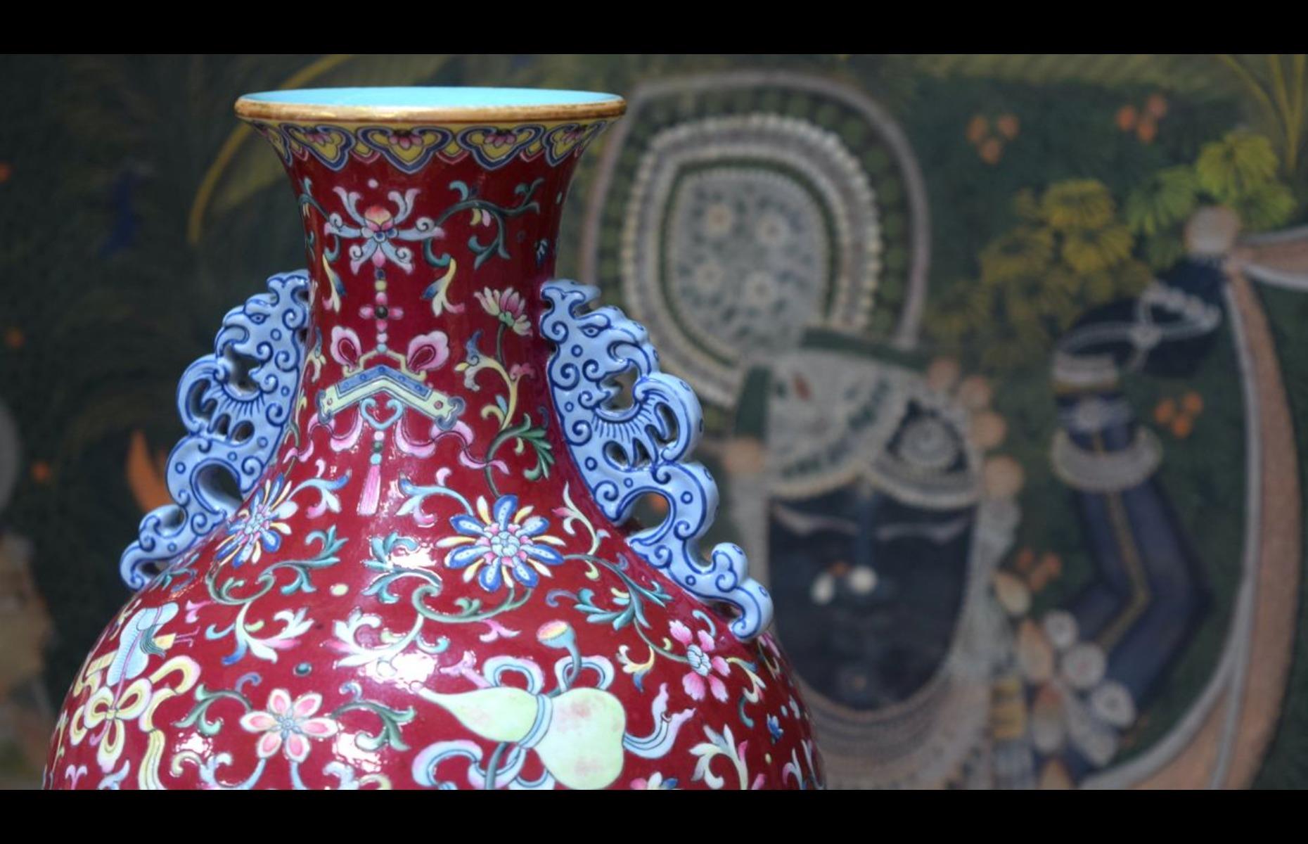 The Qing famille rose vase left in storage: $761,900 (£550,000)